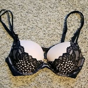 SOLDVery sexy push up!